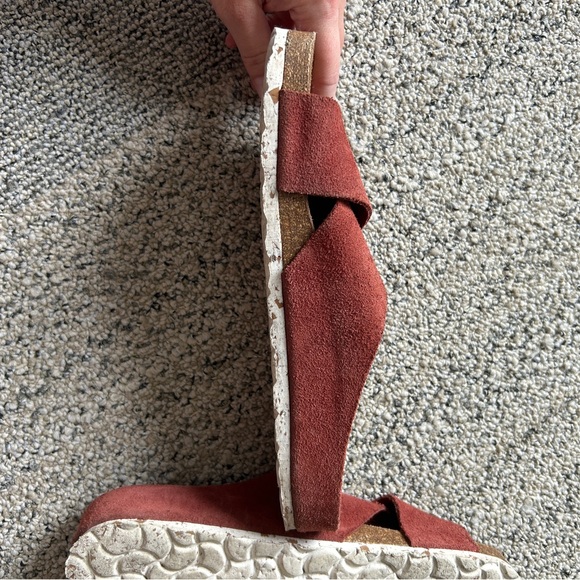 Red suede sandals - Picture 3 of 3